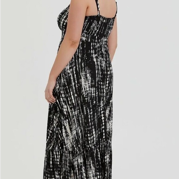 - Elegant Womens Torrid Jersey Black and White Maxi Dress w/ pockets - Picture 4 of 5